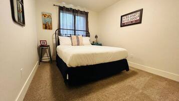 3 bedrooms, desk, iron/ironing board, free WiFi