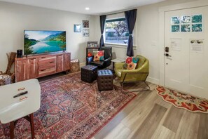 Smart-TV, Bücher, Arbeitsbereiche