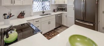 Modern and Contemporary 2BD/2Bath in SE Boise