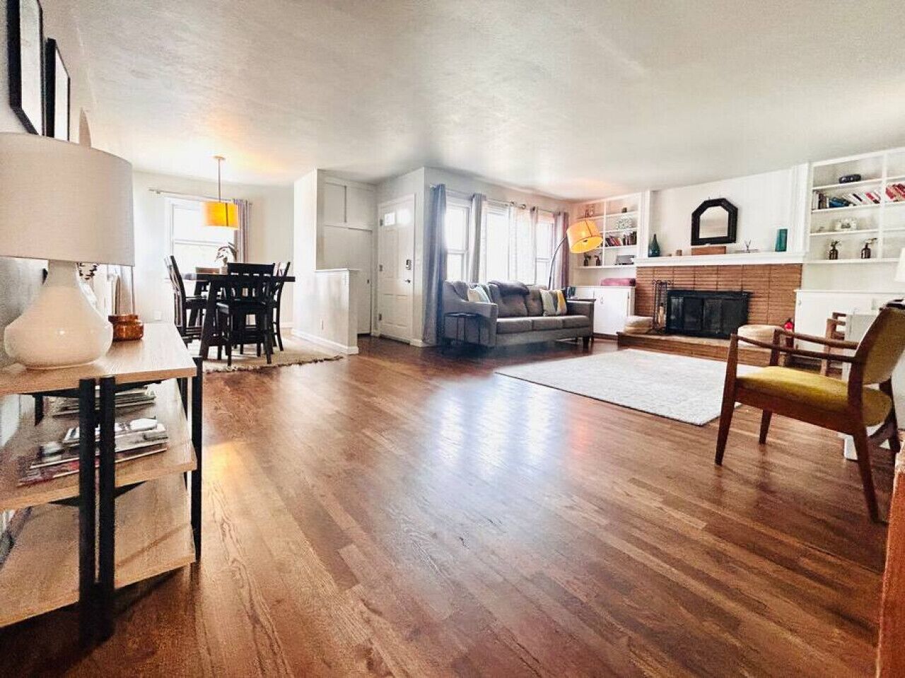 スマートテレビ、暖炉、テレビゲーム、書庫