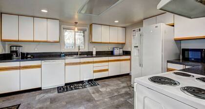 Little Blue Bungalow Pet Friendly, Fenced Yard!