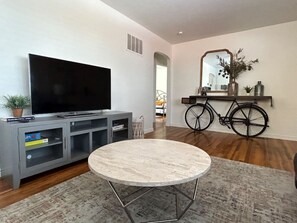 Interior - Home Sweet Idahome-2 miles from BSU! Pet Friendly! (Boise)