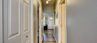 Red Door Cottage: Ski, Hike, Bike, Shop, Eat!