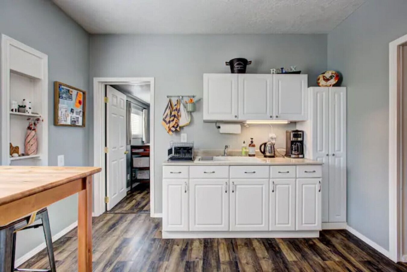 冷蔵庫、電子レンジ、オーブン、コンロ