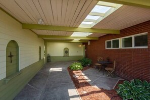 تناول الطعام بالخارج