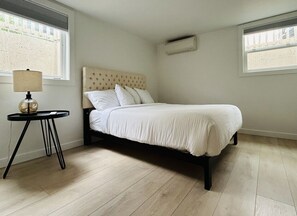 1 Schlafzimmer, Schreibtisch, Bügeleisen/Bügelbrett, Reisekinderbett