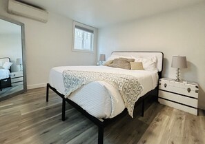 مكتب ومكواة/لوح كي وسرير سفر وواي فاي مجانًا