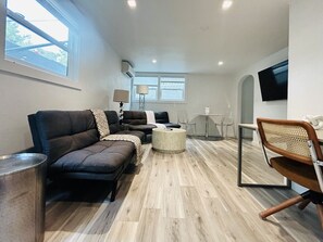 Smart TV, books - Modern North End Bungalow Downstairs w/Parking! (Boise)