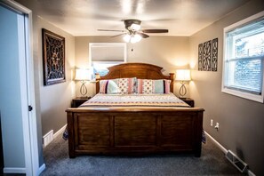 3 Schlafzimmer, Schreibtisch, Bügeleisen/Bügelbrett, Reisekinderbett