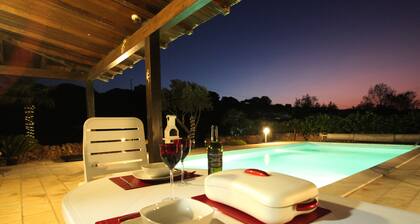 Puglia Paradise - JUST FOR TW0 - 10x5m PRIVATE POOL, Air-Con in the countryside