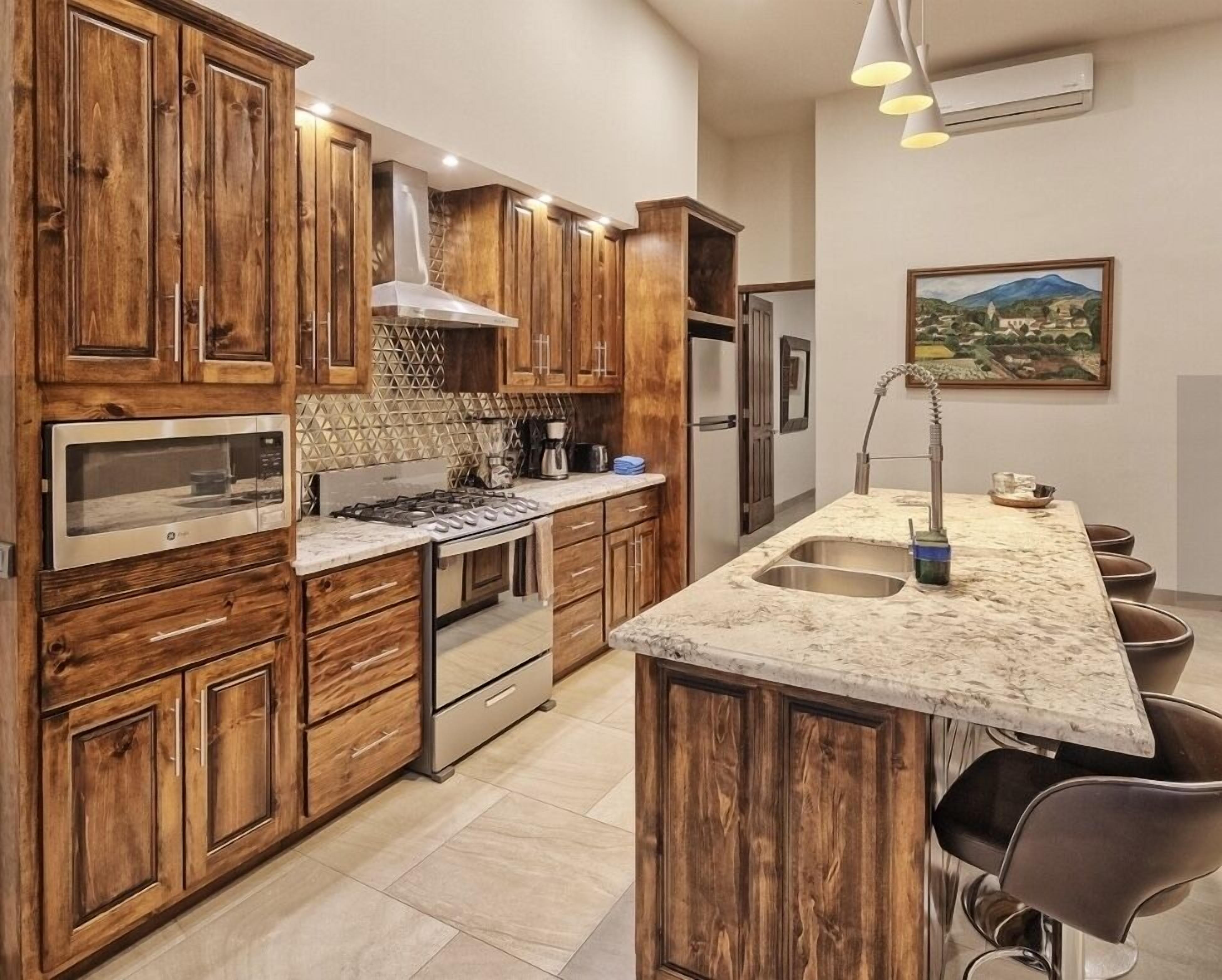 冰箱、微波炉、烤箱、炉灶