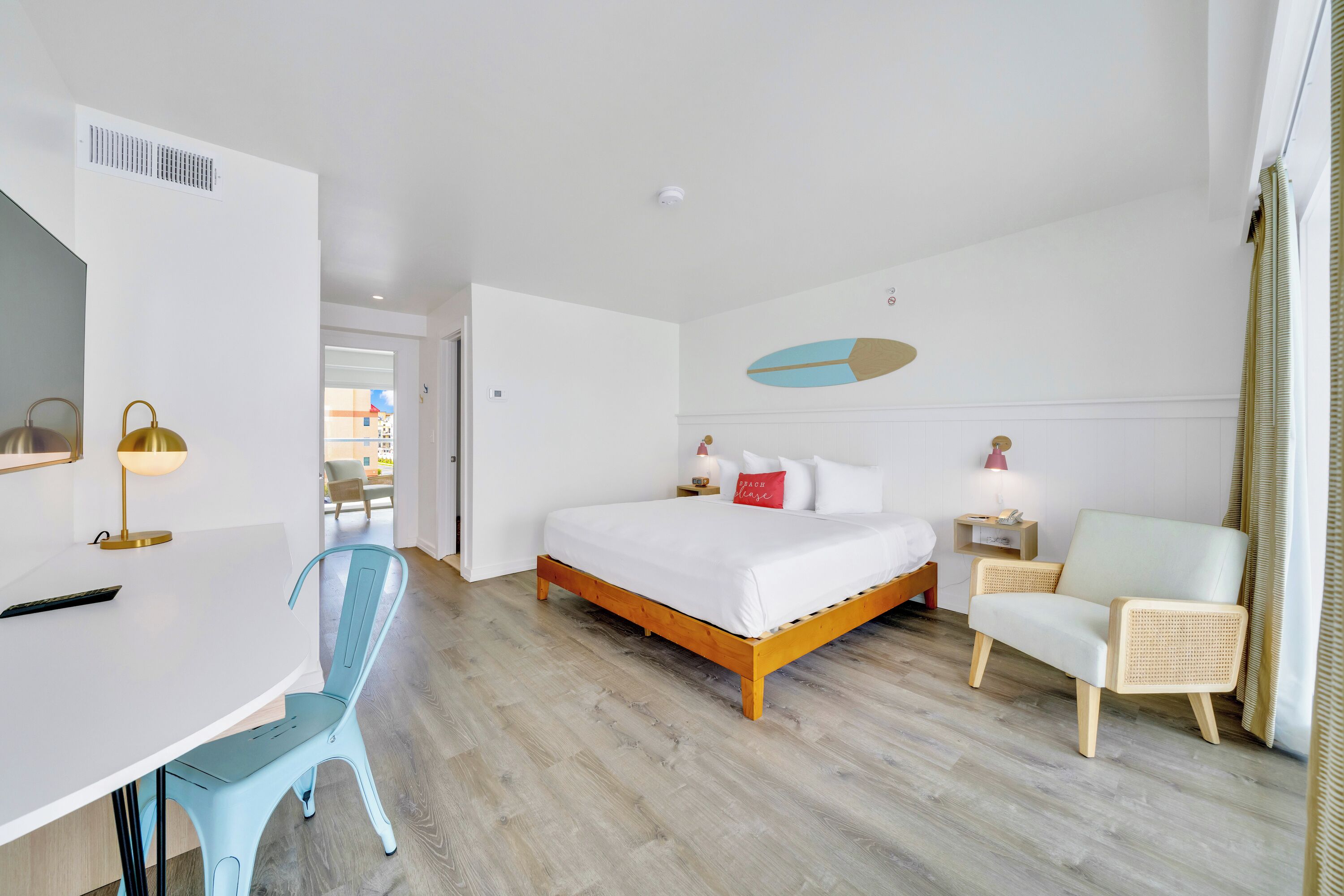 Premium bedding, in-room safe, iron/ironing board, free WiFi