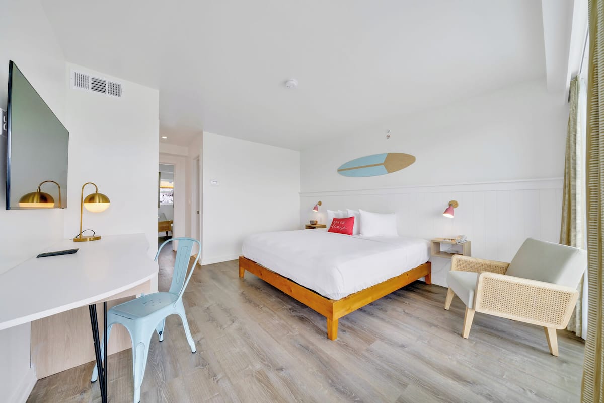 Suite, 1 King-Bett und Schlafsofa, Meerblick | 1 Schlafzimmer, hochwertige Bettwaren, Zimmersafe, Bügeleisen/Bügelbrett