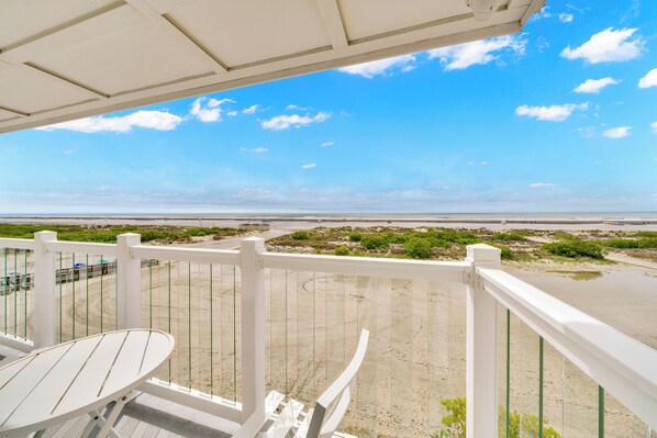 Ocean Tower- Studio King Ocean Front | 露台