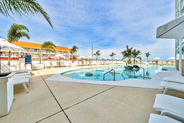 Piscina stagionale all'aperto, cabanas (a pagamento)