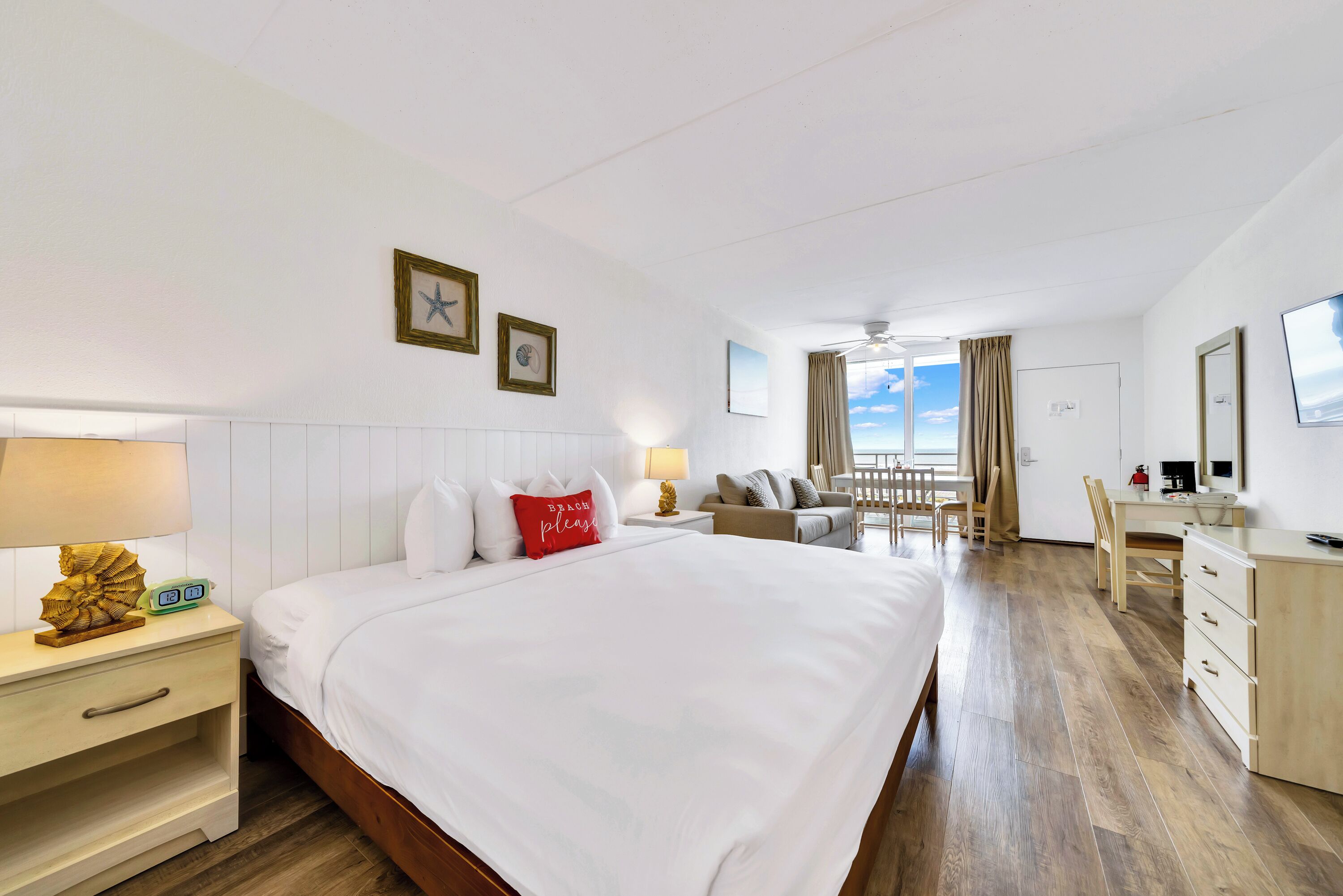 Premium bedding, in-room safe, iron/ironing board, free WiFi