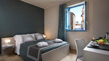 Deluxe Double Room, Mountain View | Premium bedding, minibar, in-room safe, desk