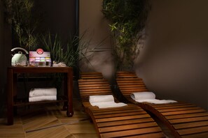 Sauna, hot tub, steam room