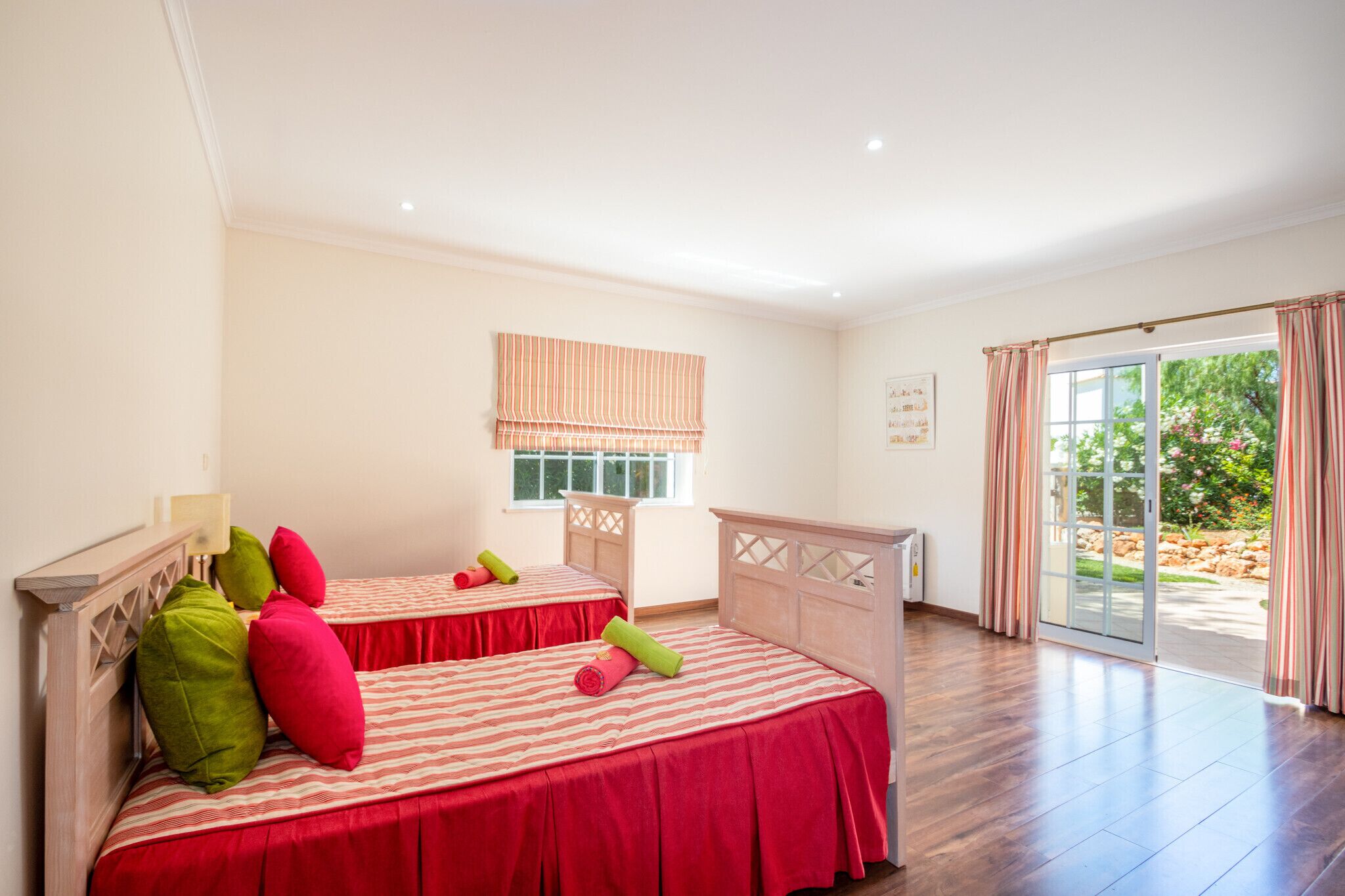 5 slaapkamers, een kluis op de kamer, een strijkplank/strijkijzer