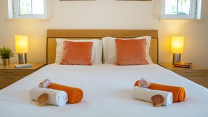 5 bedrooms, in-room safe, iron/ironing board, free WiFi - Holiday home w/ heatable pool & BBQ (Almancil)
