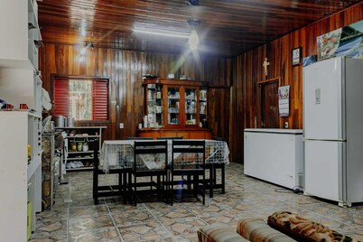 Ótima casa de campo com churrasq em Acorizal/MT