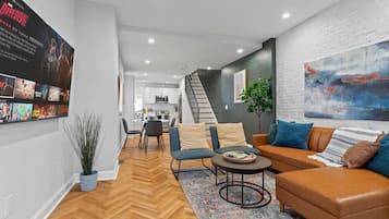 Deluxe House, 3 Bedrooms, Kitchen, City View | Living area