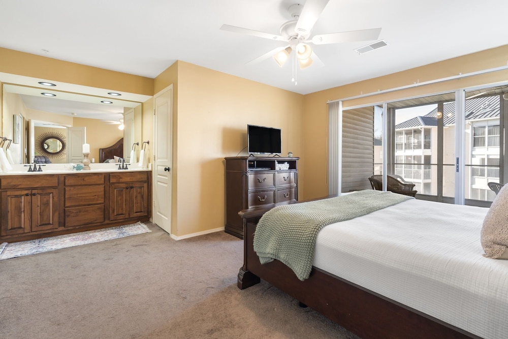 Walk In 2 Bedroom Condo Near Attractions & Table Rock Lake Table Rock