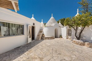 Property grounds - 2526 Trullo Limone by Perle di Puglia (Ostuni)