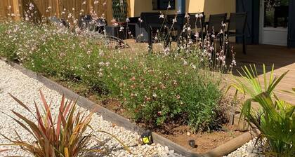 GĂźte au cĆur du PĂ©rigord noir dans un cadre de verdure , au calme