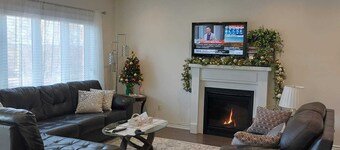 Modern 5-bedroom house close to Ski and Forest Trails