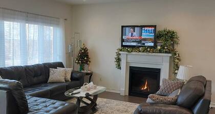 Modern 5-bedroom house close to Ski and Forest Trails