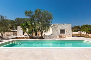 Piscina stagionale all'aperto