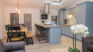 Fridge, dishwasher, electric kettle, toaster