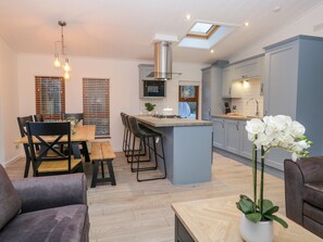 Fridge, dishwasher, electric kettle, toaster - 25 Thirlmere (Windermere)