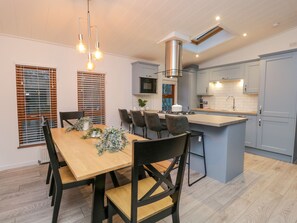 Dining - 25 Thirlmere (Windermere)