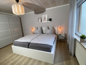 2 slaapkamers, reisbedje, gratis wifi, beddengoed