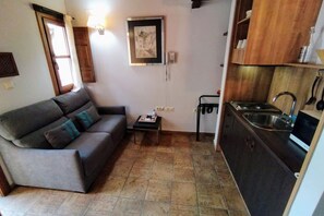 Living area - Standard Studio. Alhambra Apartments (Granada)