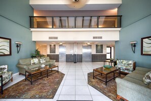 Interior - Sea Side condo with waterfront Sunset Views. Walkable to everything! (Clearwater)