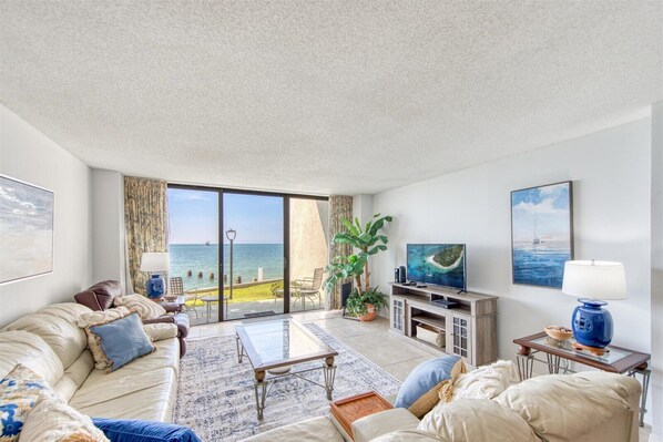 TV - Sea Side condo with waterfront Sunset Views. Walkable to everything! (Clearwater)