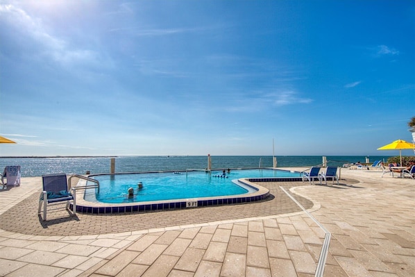 Piscine extérieure, piscine chauffée