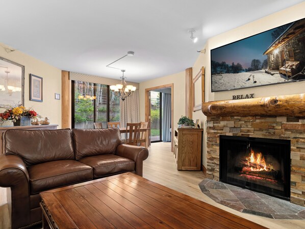 Smart TV, fireplace, DVD player - Silver King Condo With Fireplace, Jetted Tub and Full Kitchen - Walk to Lifts! (Park City)
