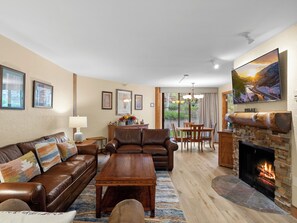 Smart TV, fireplace, DVD player - Silver King Condo With Fireplace, Jetted Tub and Full Kitchen - Walk to Lifts! (Park City)