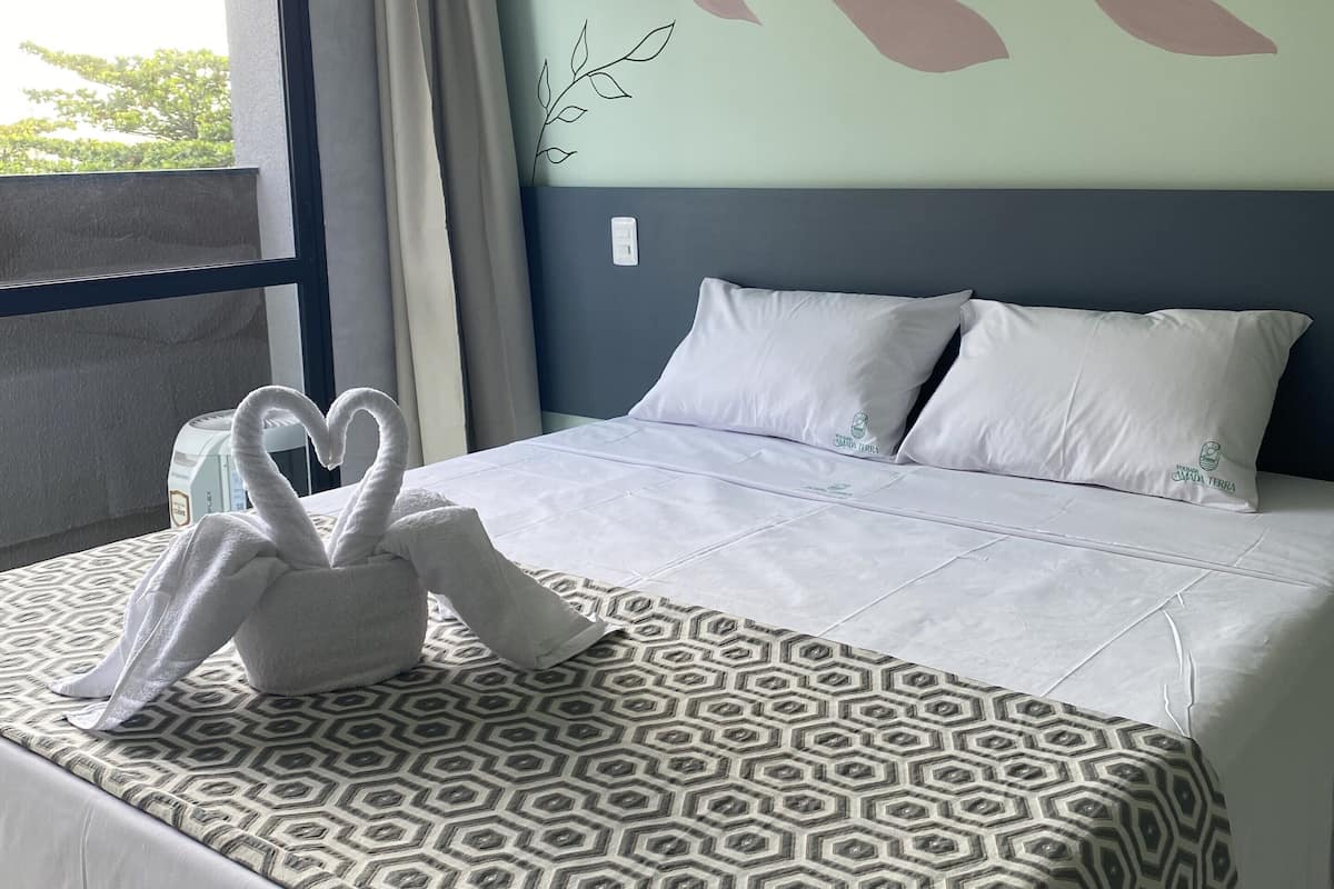 Apartamento Luxo Casal Superior | 1 sovrum, sängtillbehör av högsta kvalitet, minibar och skrivbord