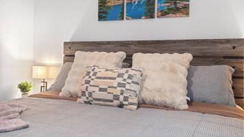 3 bedrooms, in-room safe, desk, iron/ironing board