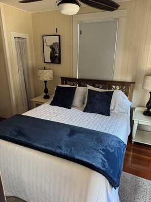 1 slaapkamer, een strijkplank/strijkijzer, wifi, beddengoed