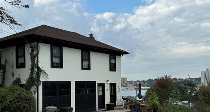 Cozy Carriage House near Mystic