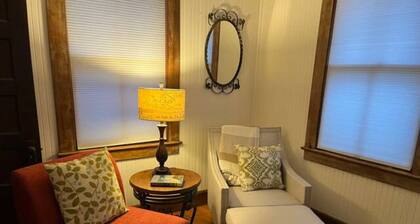 Cozy Carriage House near Mystic