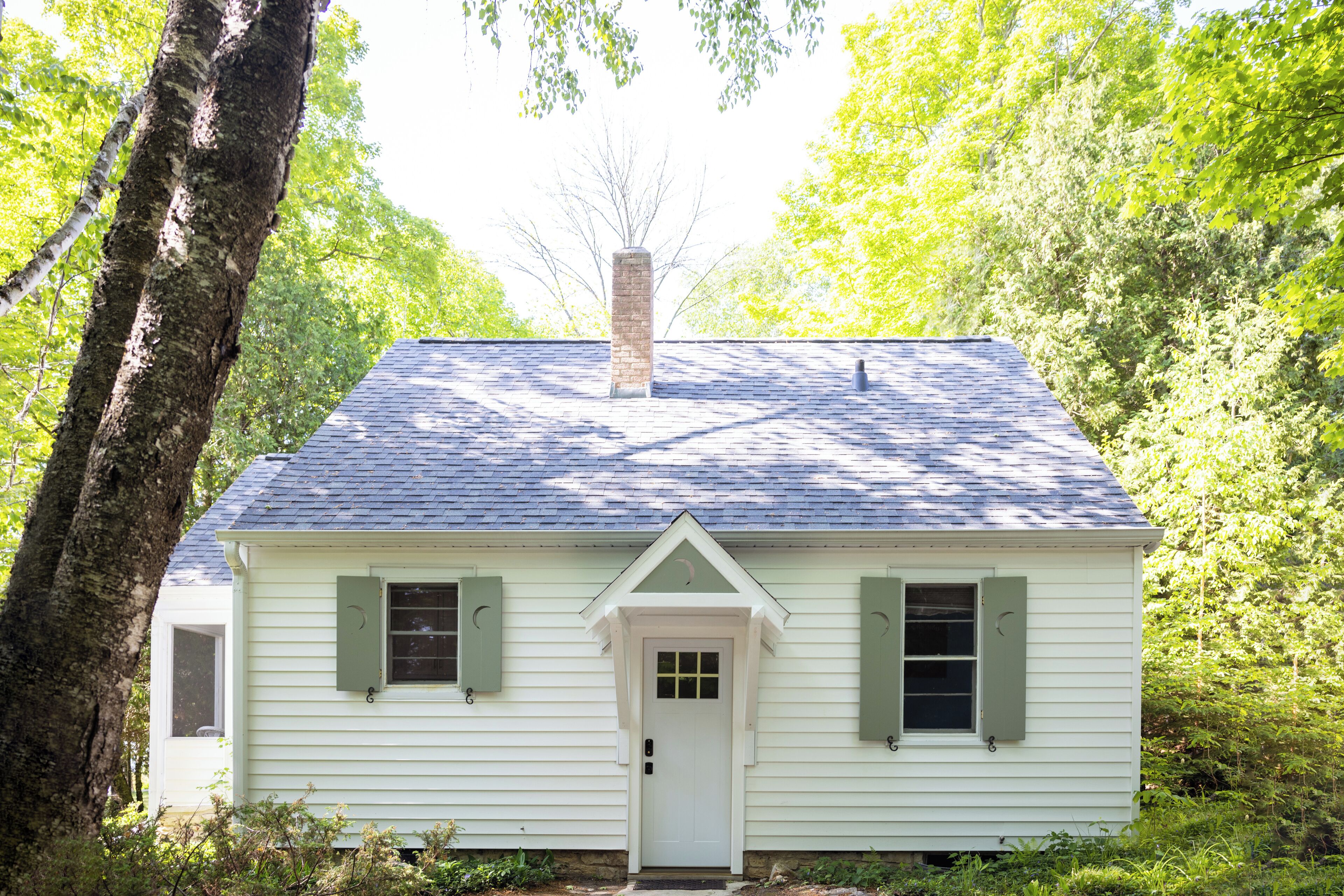 Rockledge Cottage, Cozy Private Cottage situated on a Rock Bluff overlooking Lake Michigan