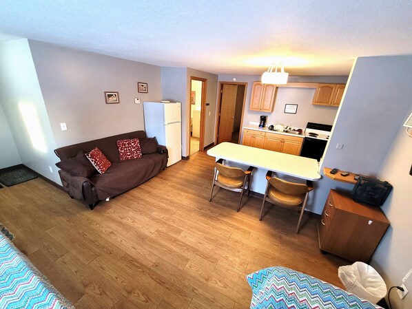 Basic Suite | Living area - Norman Motel (Ada)