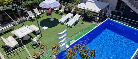Seasonal outdoor pool, pool umbrellas, sun loungers